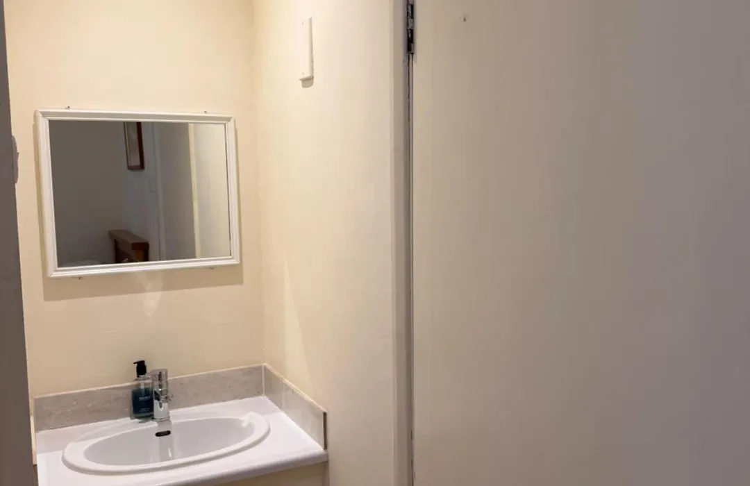 Oakwood Bed And Breakfast Heathrow-1